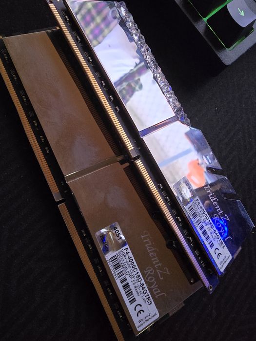 Vand memorii Gskill TridentZ Royal 64gb ddr4 2x32gb 4000 mhz