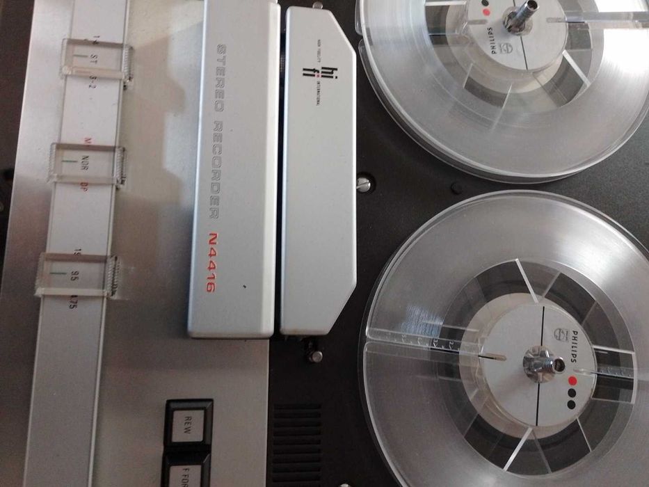 продавам магнетофон  филипс