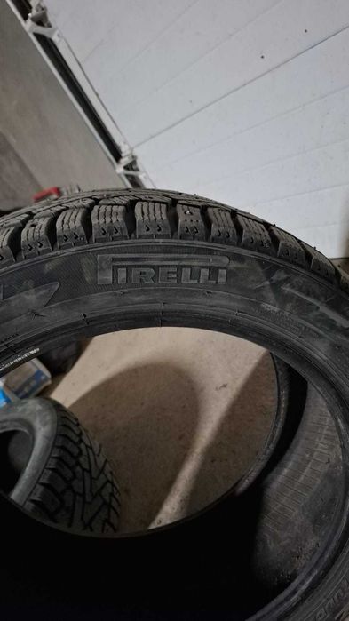 Шины 235/45/R17 марки Pirelli