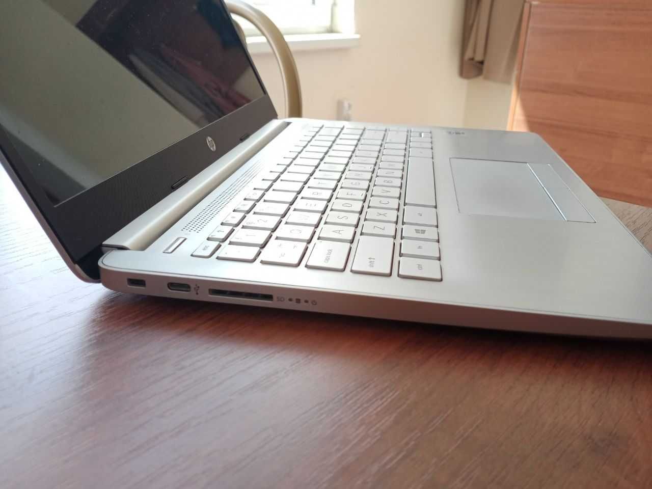 Ноутбук HP 14s-cf2500TU (Windows 11 Pro)