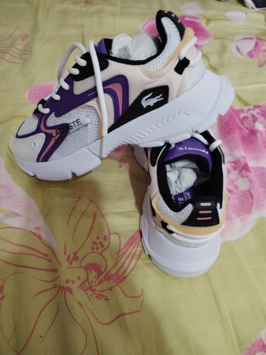 Vând încălțăminte Lacoste