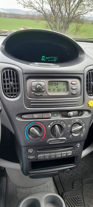 Toyota Yaris Verso 
Колата е с два ключа ,застраховка