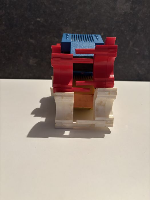 Стара играчка робот