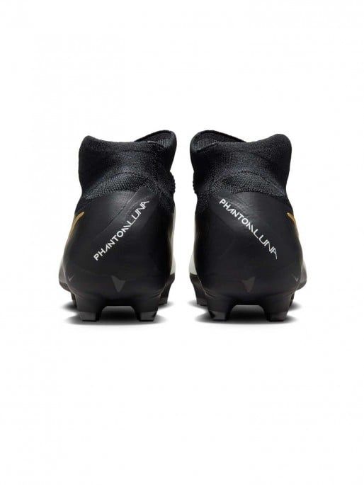 СПЕШНО се продава Nike Обувки PHANTOM LUNA II PRO FG 40.5 номер.