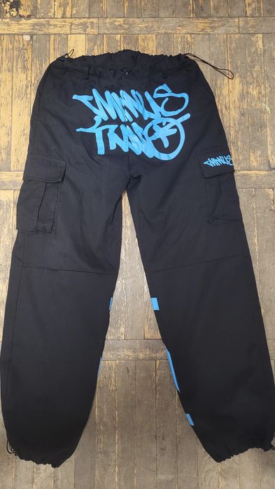 Pantaloni diferite modele