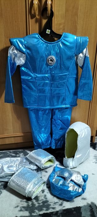 Продам детские новогодние костюмы