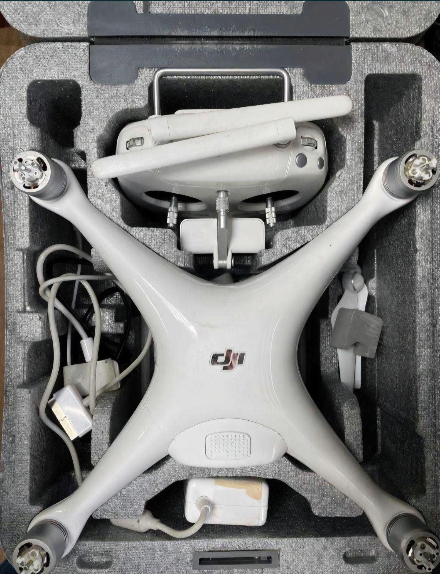 Продам квадрокоптер DJI phantom 4