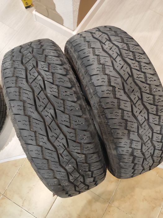 Продам шины 2 шт Toyo A/T open country 215_65_16