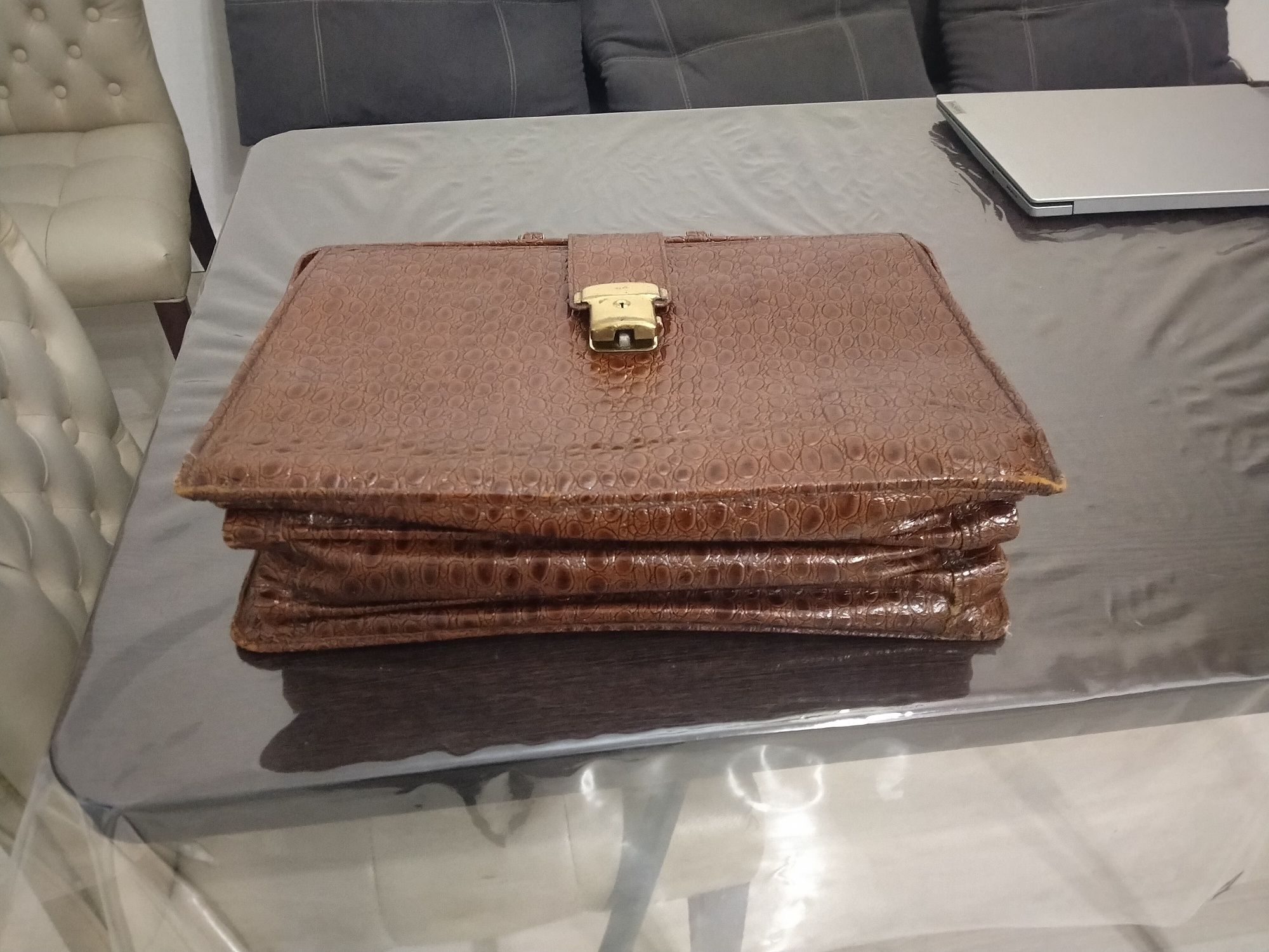 Продам эксклюзивный портфель из крокодиловой кожи