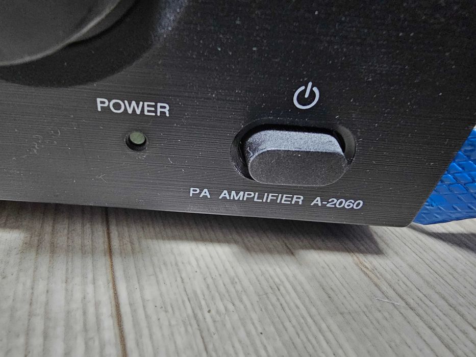 Sistem audio - amplificator, microfon, 3x boxe tavan