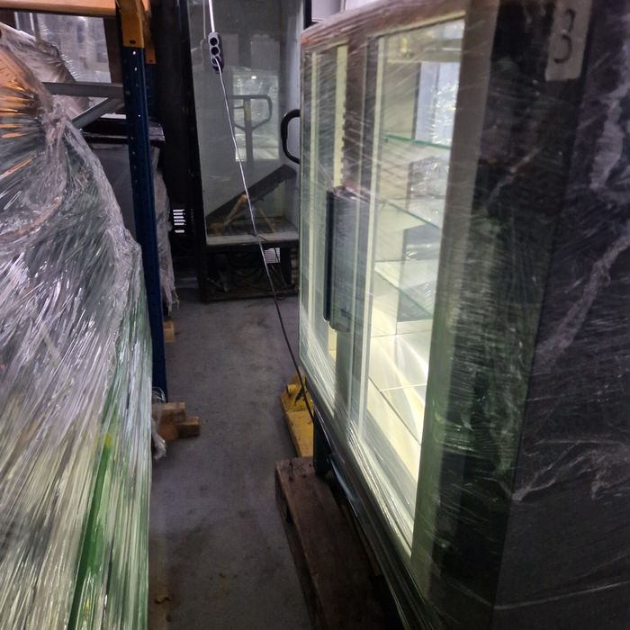 Сладкарска хладилна витрина