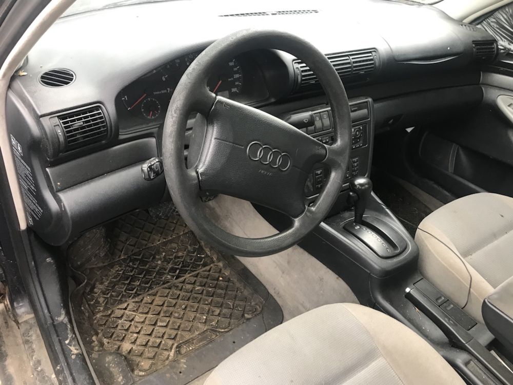 Audi A4 2,8 auto НА ЧАСТИ 1995г