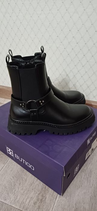 Продам ботинки женские осенние