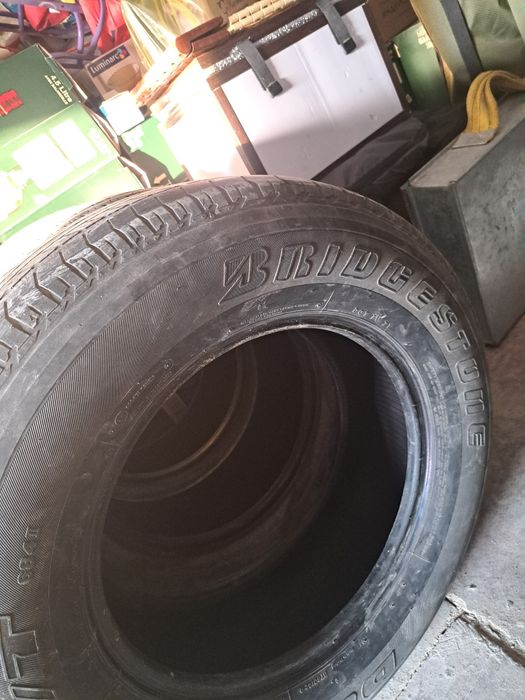 Продам шины 1шт. Bridgestone,  и, 1шт. Roadstone