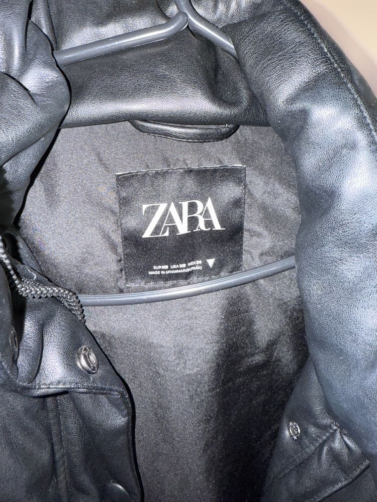 Черен елек Zara.