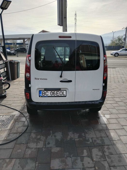Vând Renault kangoo.