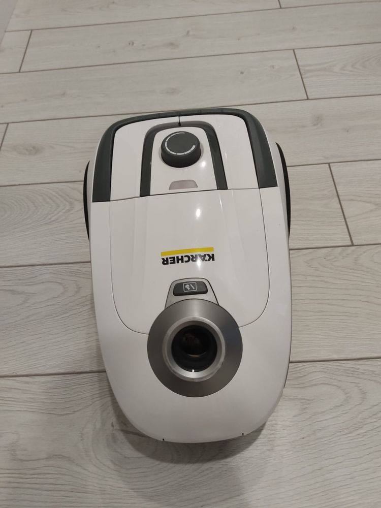 Пылесос Karcher VC 2 Premium белый