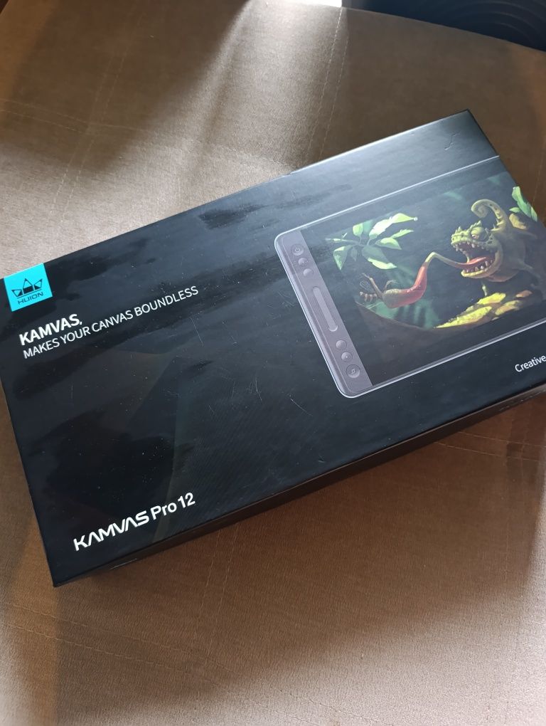 Почти новый графический планшет Huion camvas 12