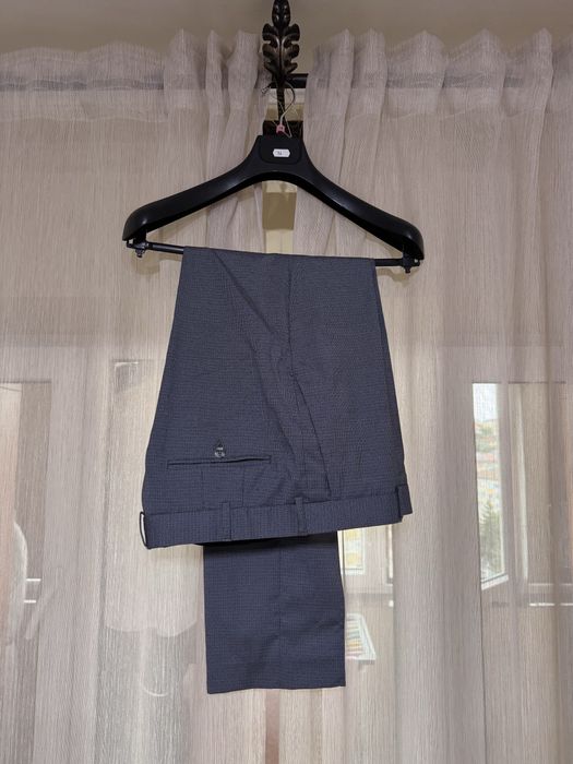 VÂND costum KulcsarConf culoare albastru!