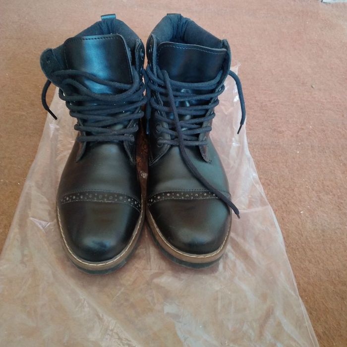 Мужские кожаные ботинки.