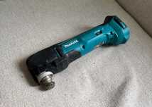 Masina unghiulara multifunctionala Makita  DTM51 pe 18V
