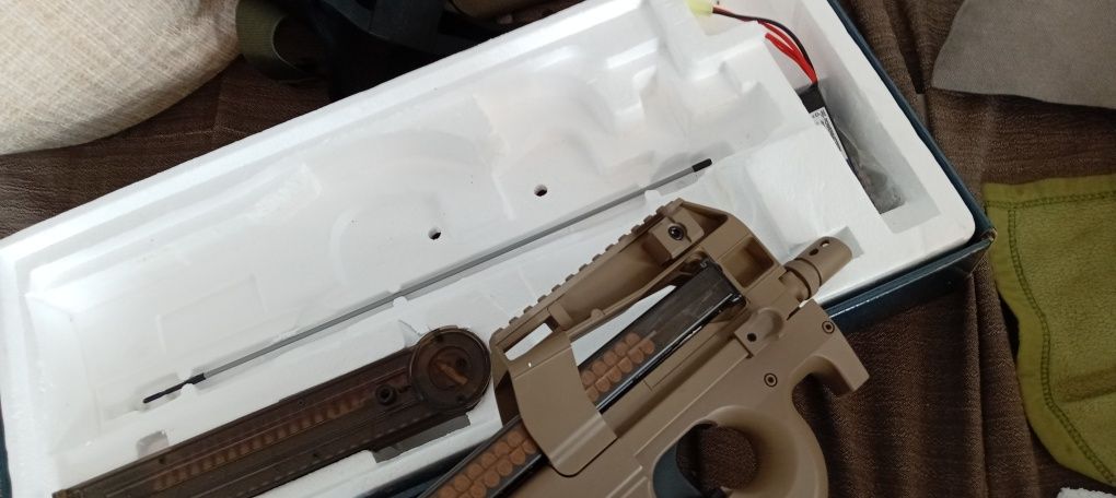 Еърсофт Cybergun FN P90  + екипировка