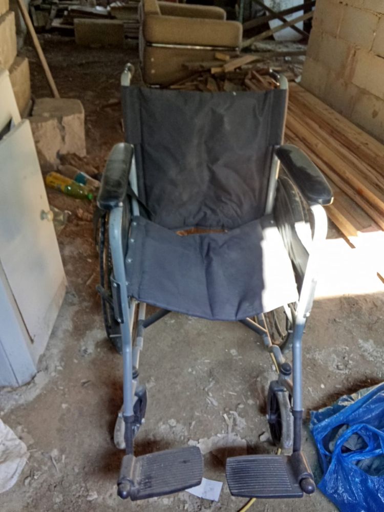 Продам инвалидную коляску