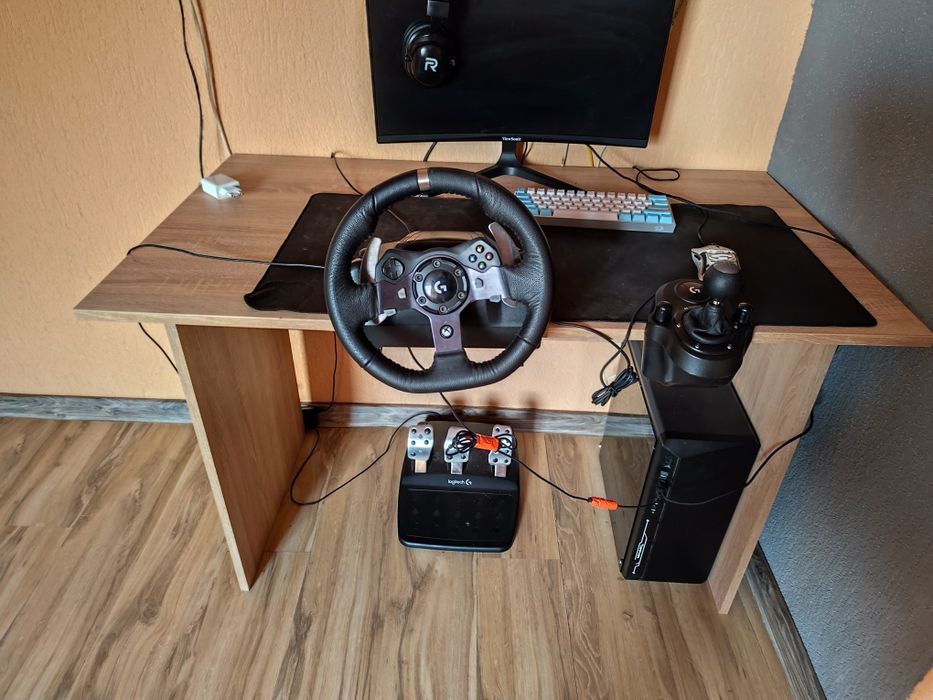 Vând volan Logitech 920