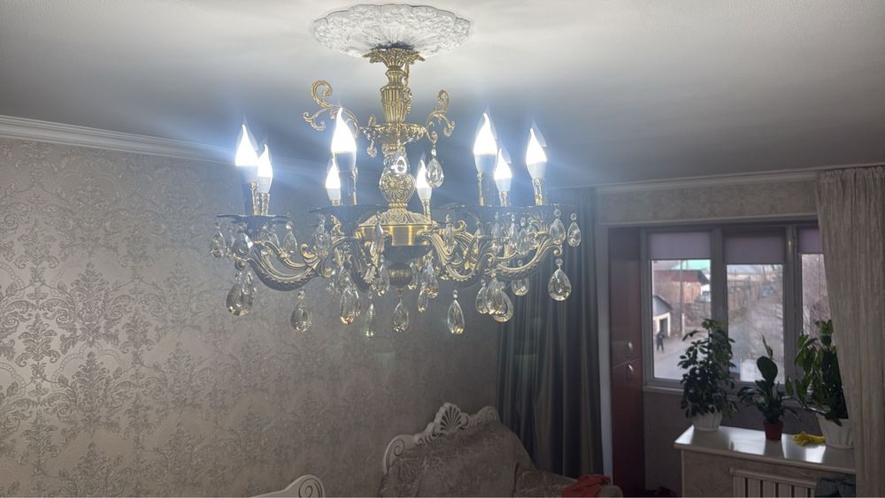 Продам 2 б/у люстры