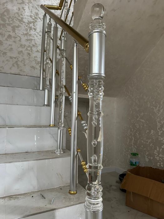 Парапети с плекси колонки и алуминий