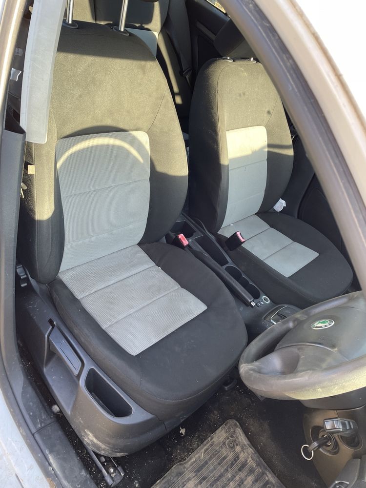 Dezmembrez Skoda Octavia 2 1.9 si 1.4