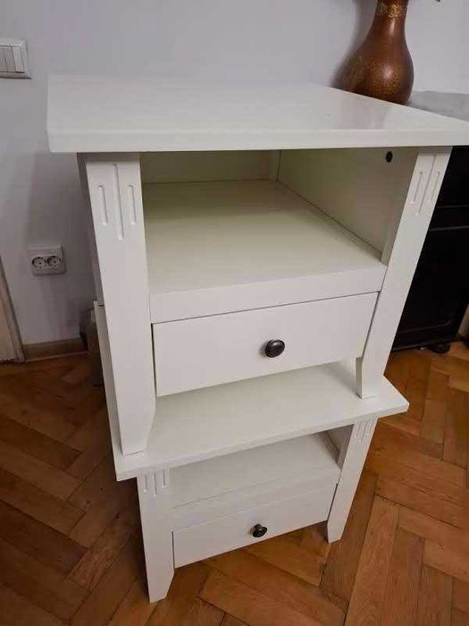 Doua noptiere lemn albe Ikea ca noi, in stare perfecta, 400 lei bucata