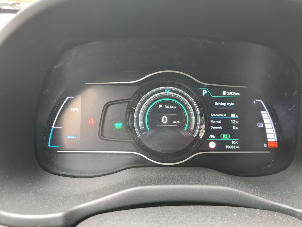 Hyundai Kona Luxury 64 kw