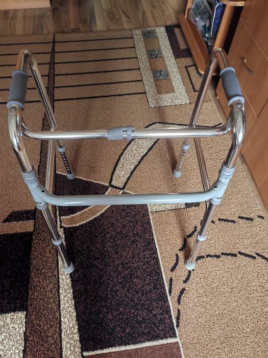 Ходунки для взрослых,регулируемая высота.