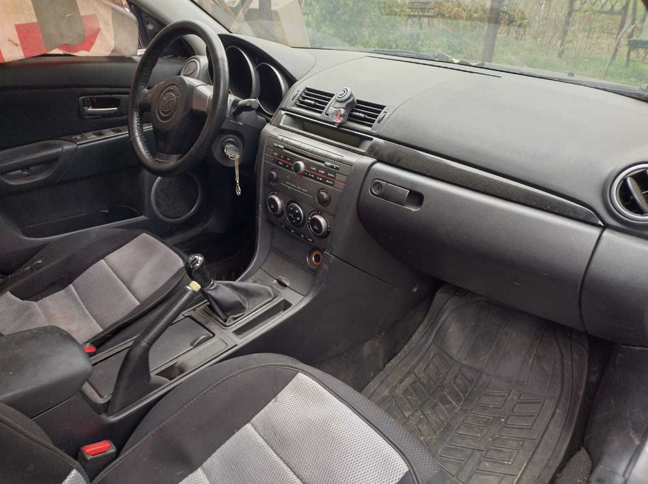 OCAZIE!Vand MAZDA 3-1,5 tdi-Portiere, stalp, aripa spate, avariate