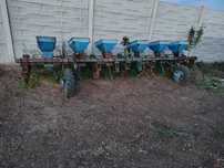 Cultivator și pompa hidraulica
