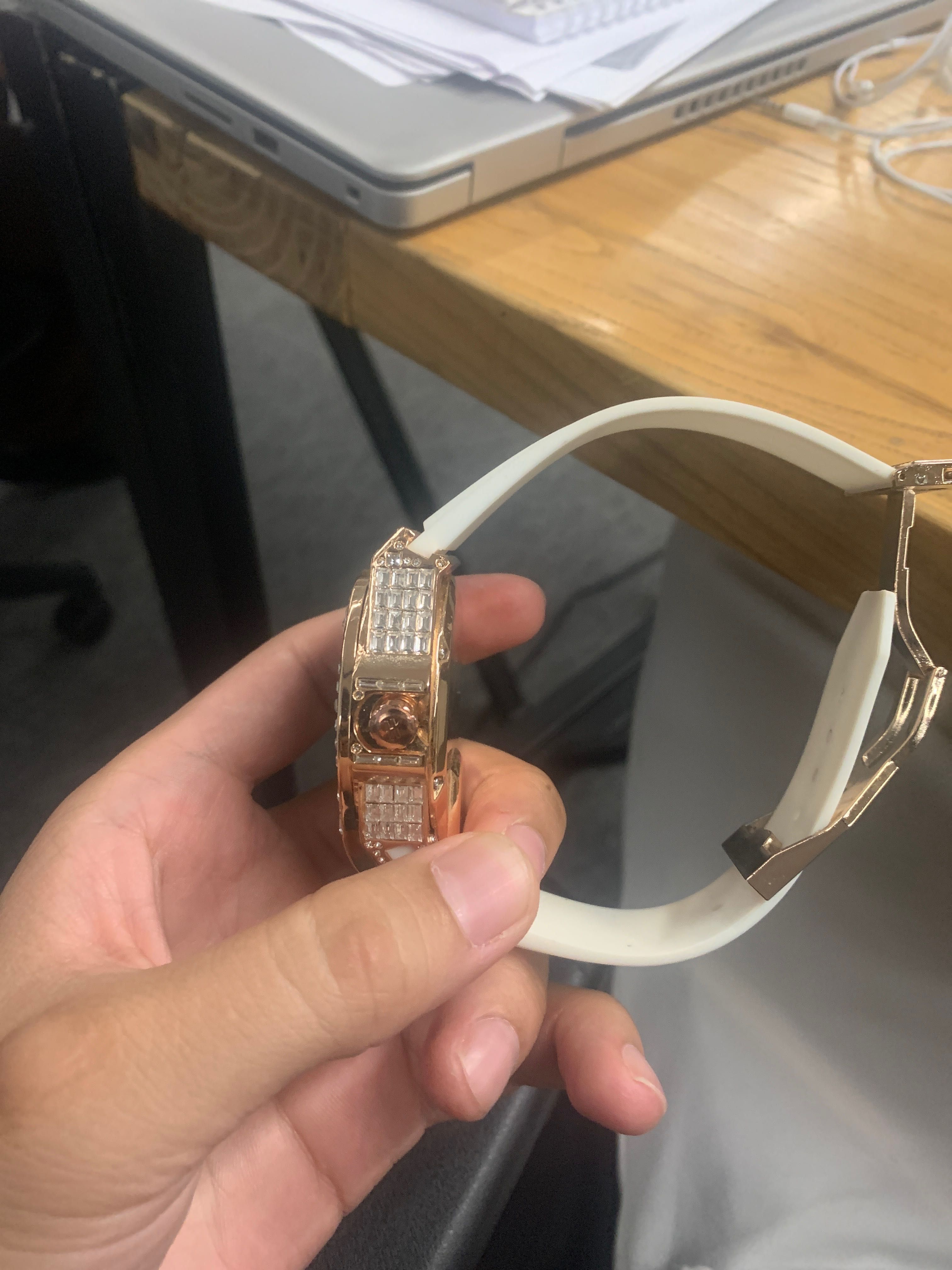 Продаю  Часы в идеальном состоянии Hublot Смотрится очень дорого