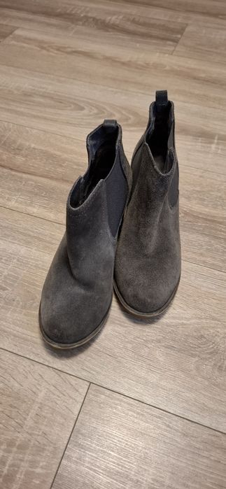 Botine din piele intoarsa gri