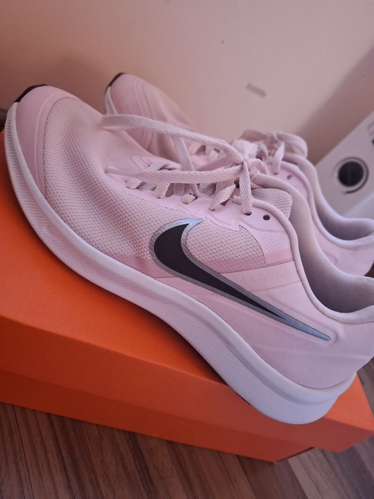 Дамски маратонки Nike
