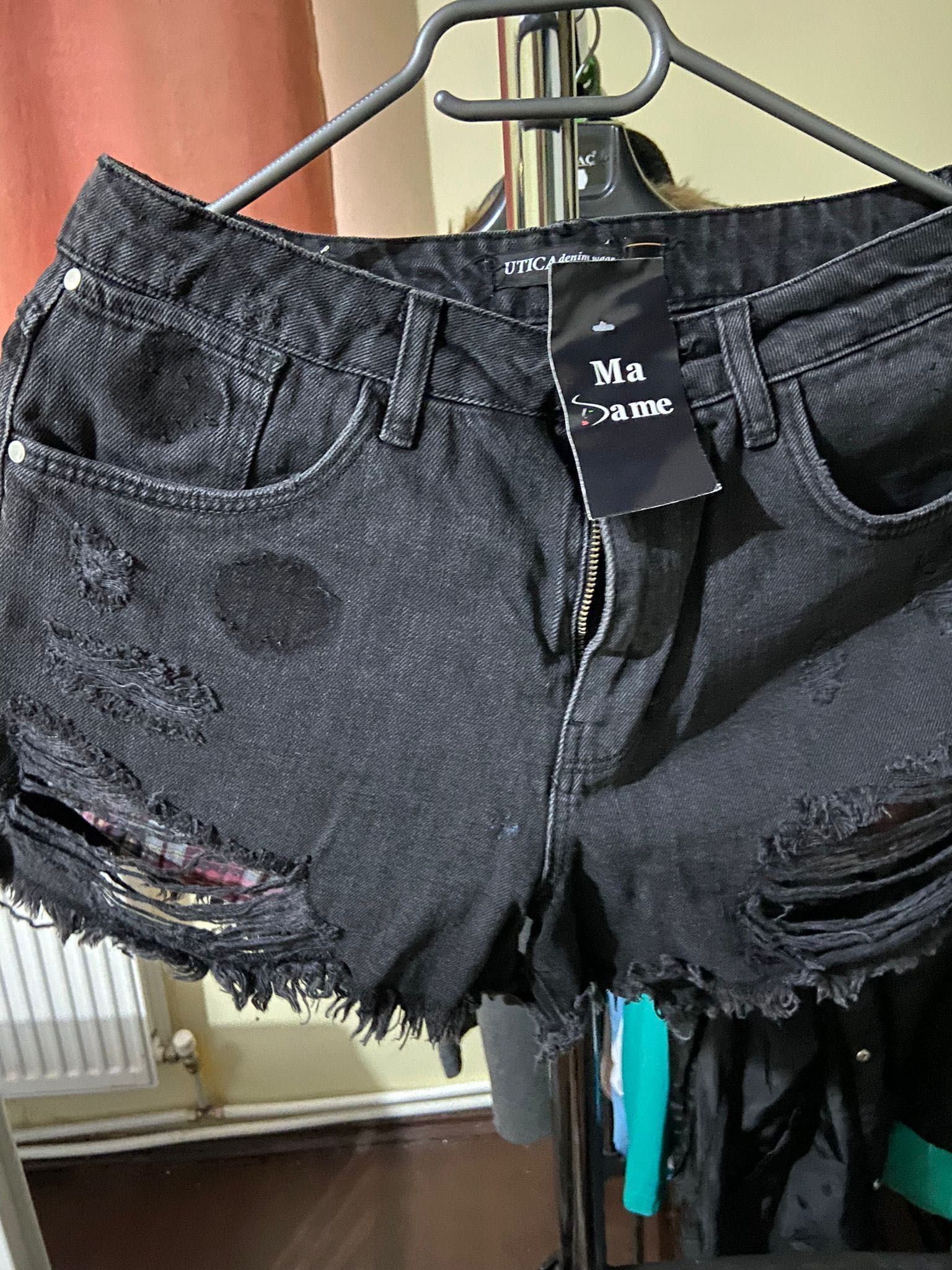 2 pantaloni Scurți din blugi Guess și Madame(albastru și negru)