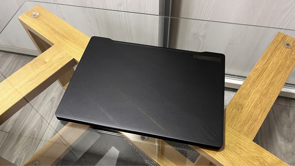 Laptop Asus ROG zephyrus G14 si accesorii