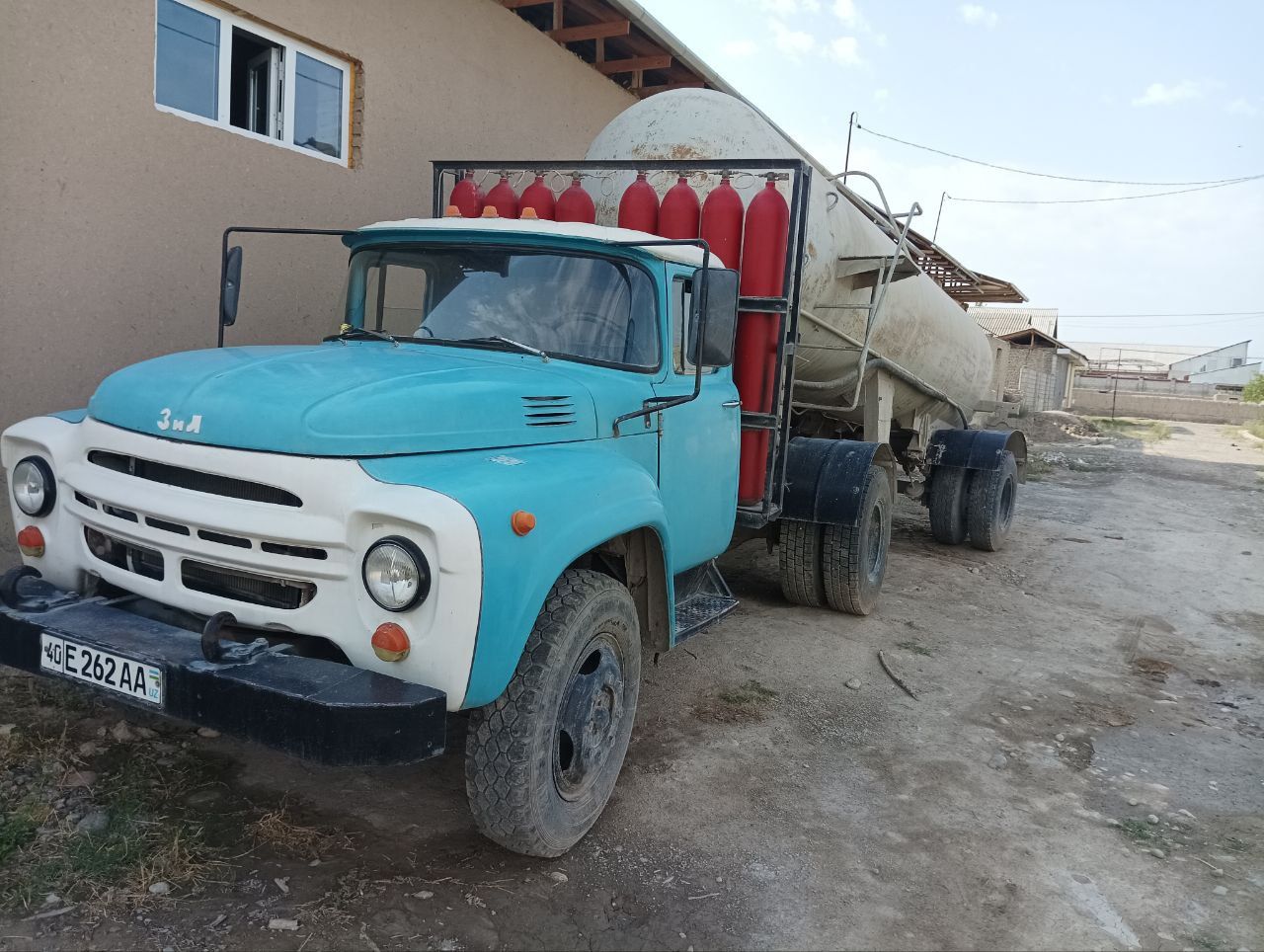 Zil sementavoz 130