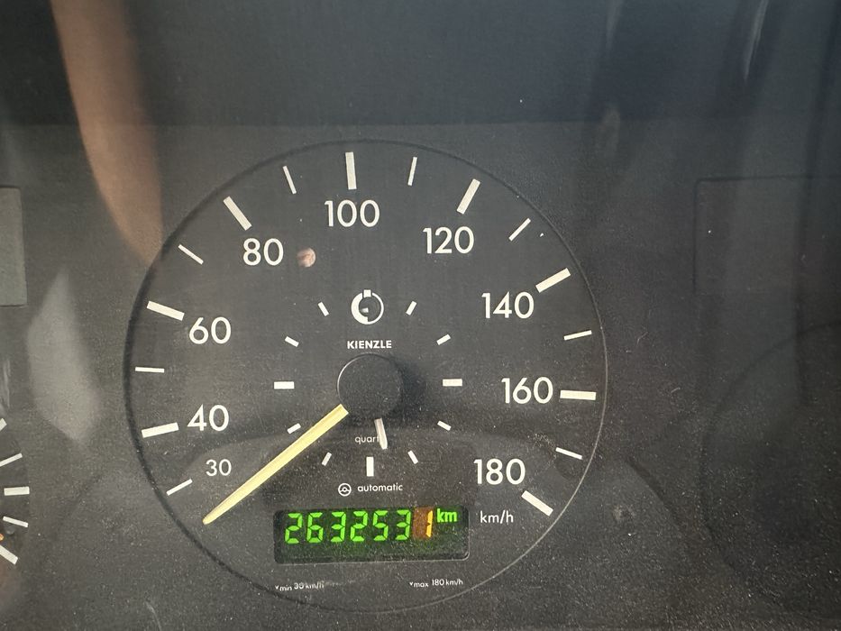 Mercedes Sprinter - 2.9 Diesel basculabil 3,5 Tone se conduce cu cat B