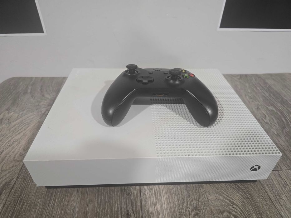 Лот конзоли Xbox (One S и Series S)