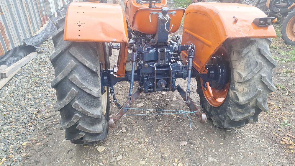 Vand tractoare fiat diferite modele