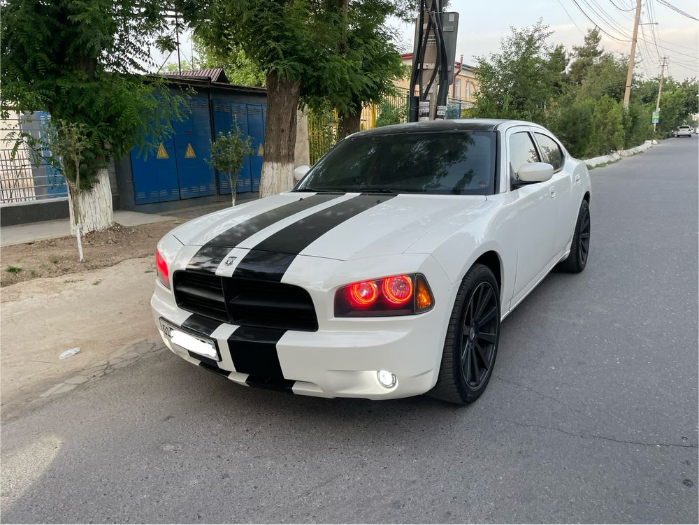 Dodge charger sotiladi