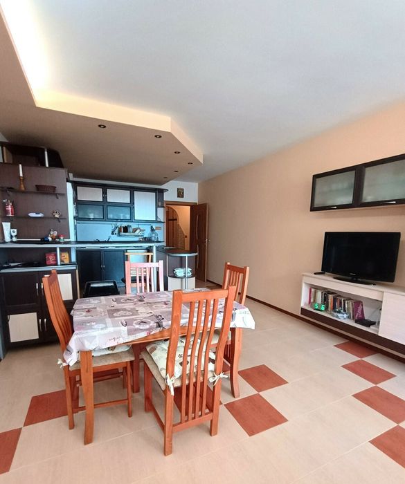 Тристаен апартамент в кв. Колю Фичето