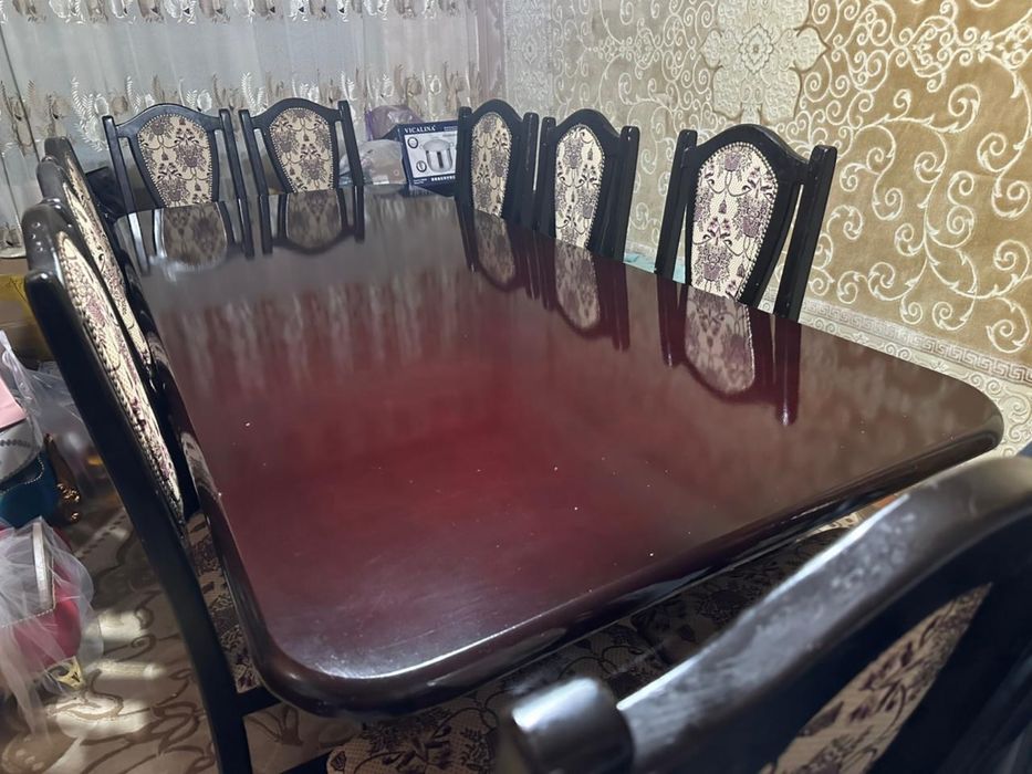 Стол со стульями