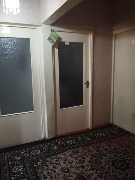 Chilonzro 20 kvartil 5 etajli dom 4 etaj sotiladi