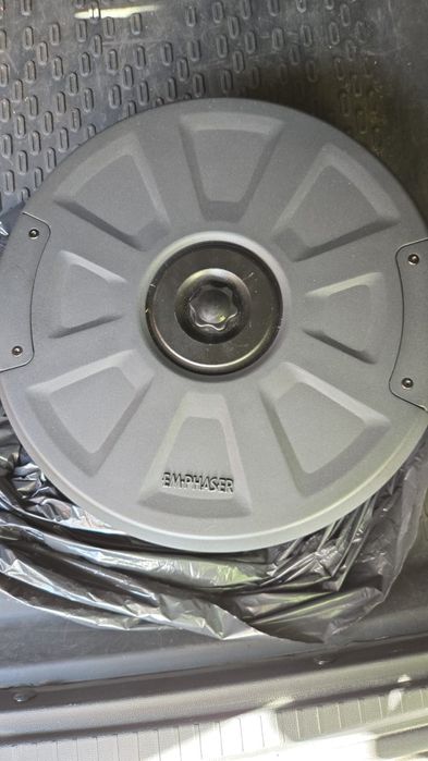 Subwoofer auto amplificat JBL.,BASSPRO HUB 400 W.,